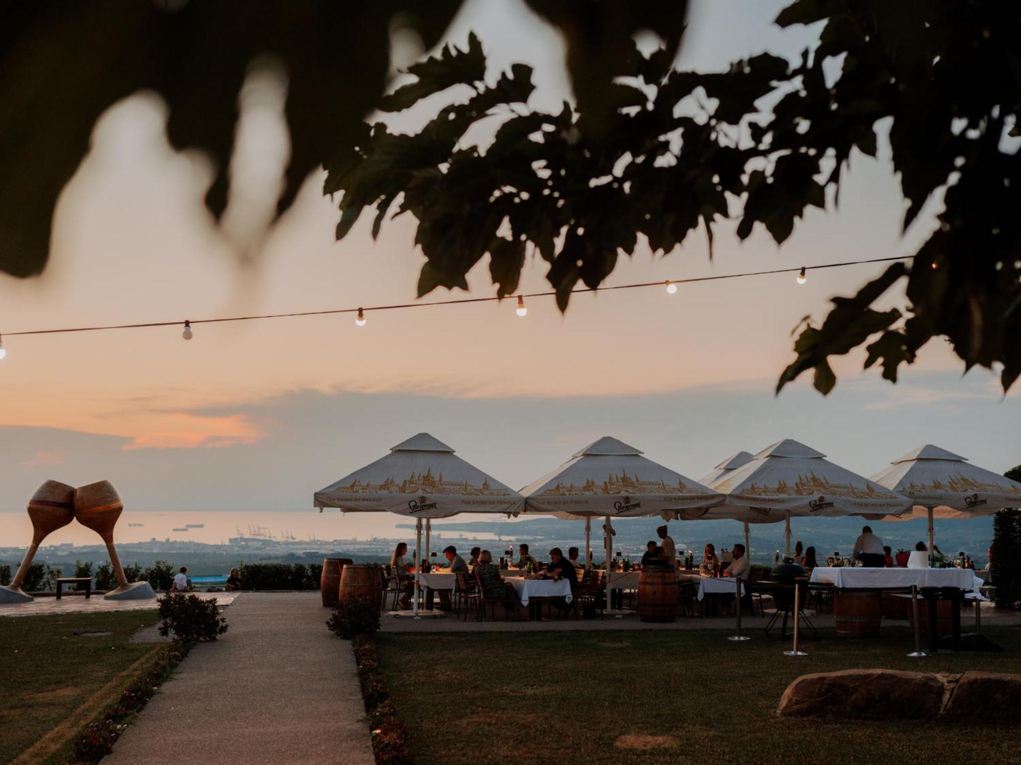 Wine Paradise - Glamping Resort Marezige Luaran gambar